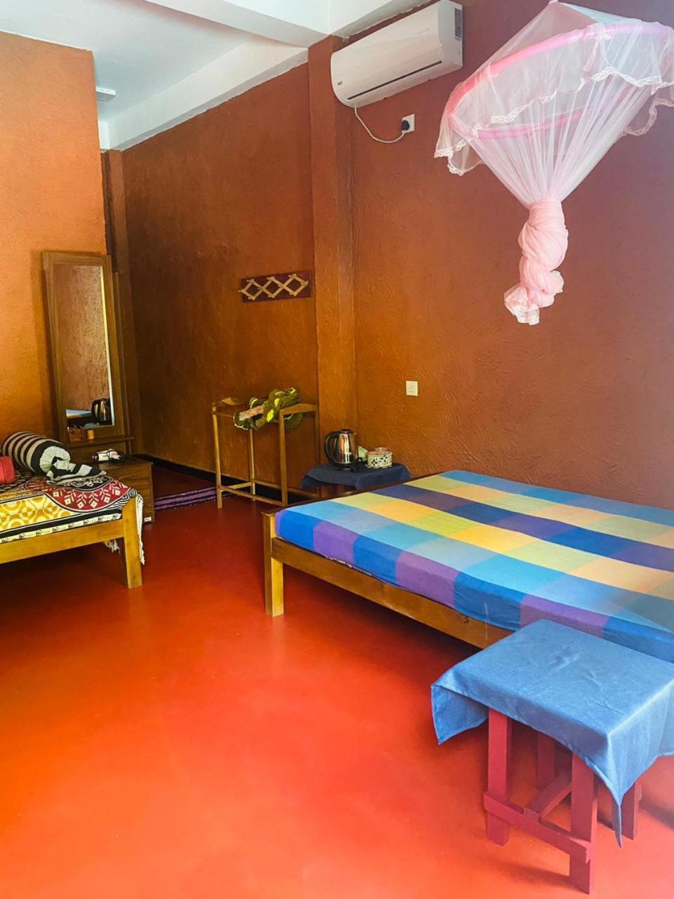 דמבולה Hotel Hideaway Garage מראה חיצוני תמונה