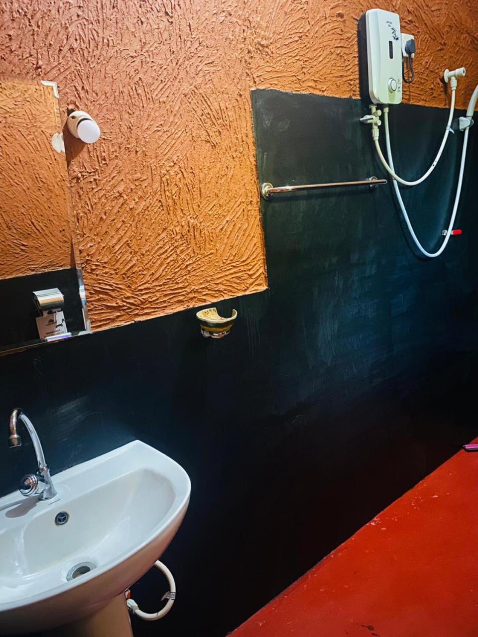 דמבולה Hotel Hideaway Garage מראה חיצוני תמונה