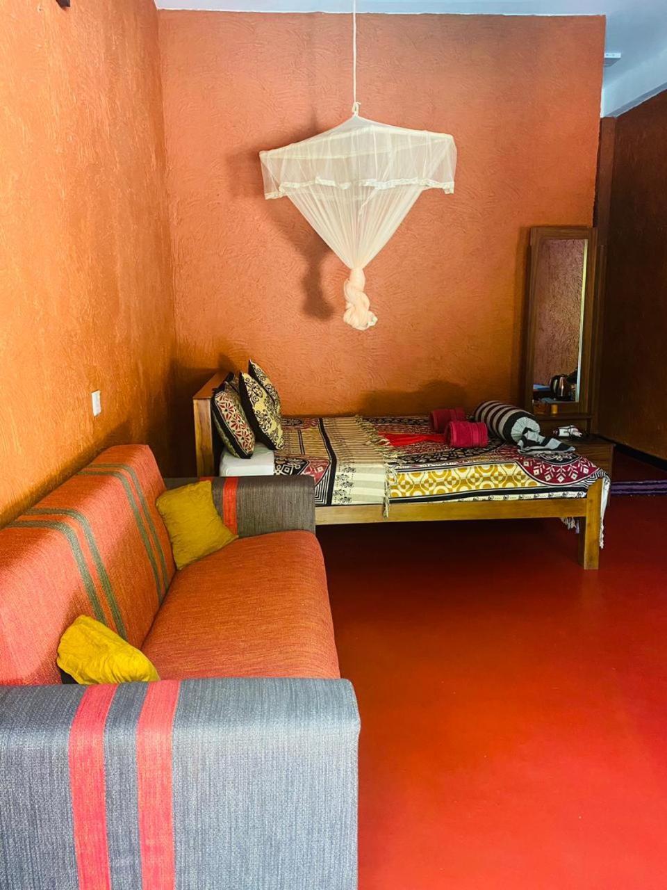 דמבולה Hotel Hideaway Garage מראה חיצוני תמונה