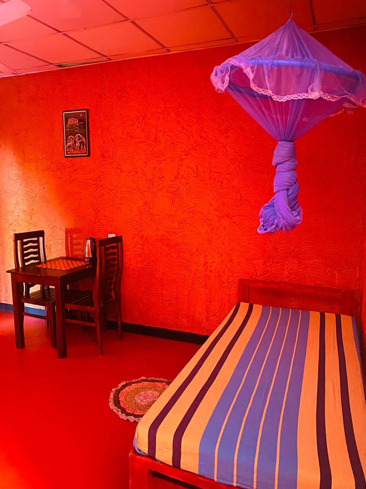 דמבולה Hotel Hideaway Garage מראה חיצוני תמונה